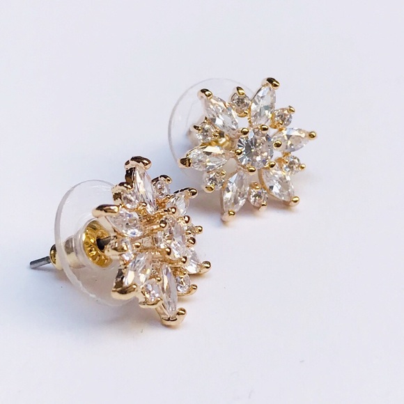Flower/star/snowflake cubic zirconia earrings - Picture 4 of 8
